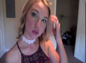 Молодая с большими сиськами и секс игрушками